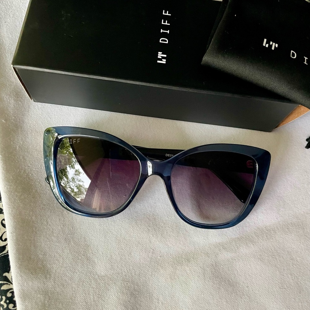 Diff Eyewear Rae Cat-Eye Sunglasses